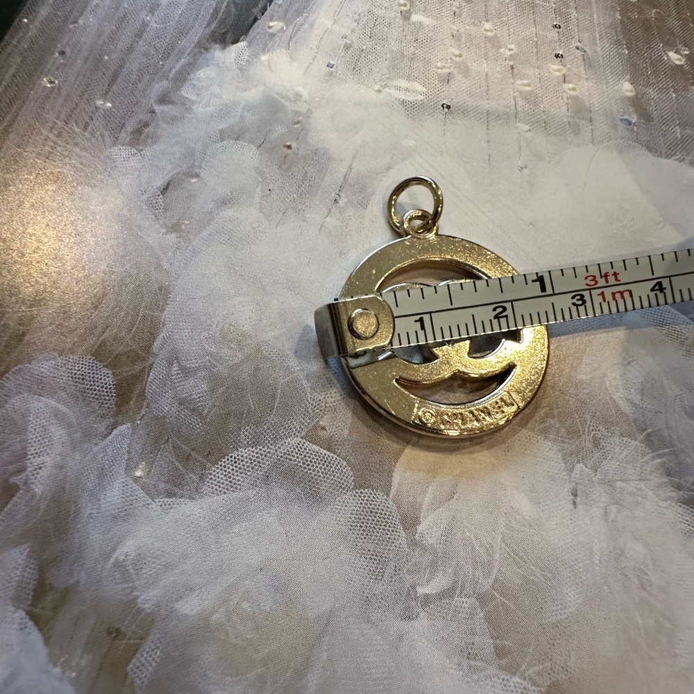 Chanel Stamped Gold Tone Crystal Cutout Zipper Pull Button Charm. - Picture 3 of 5